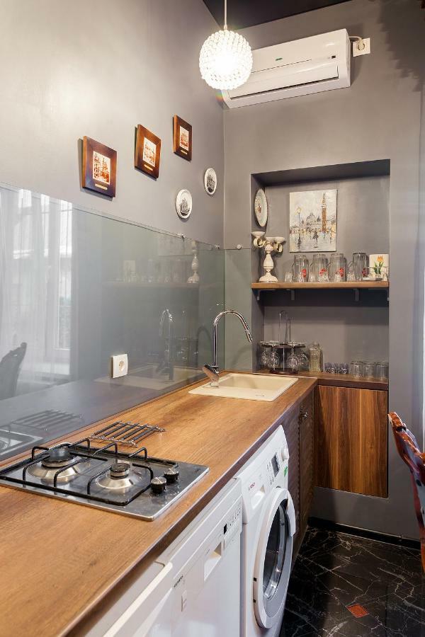 Delux Leopolli Apartments Near Shopping Mall Forum Lviv Exteriör bild